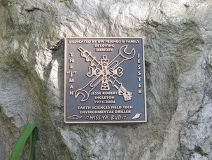 Custom cast bronze outdoor memorial plaque