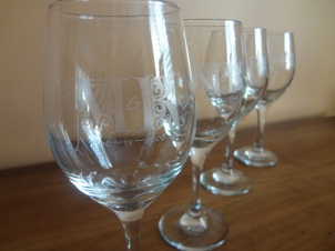 Etched wine glasses for wedding reception favours